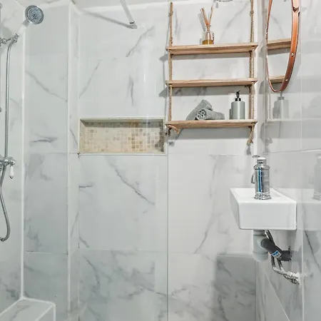 Serenty - Chic 1br Steps From The Louvre & Palais Royal & Opera Appartement Parijs